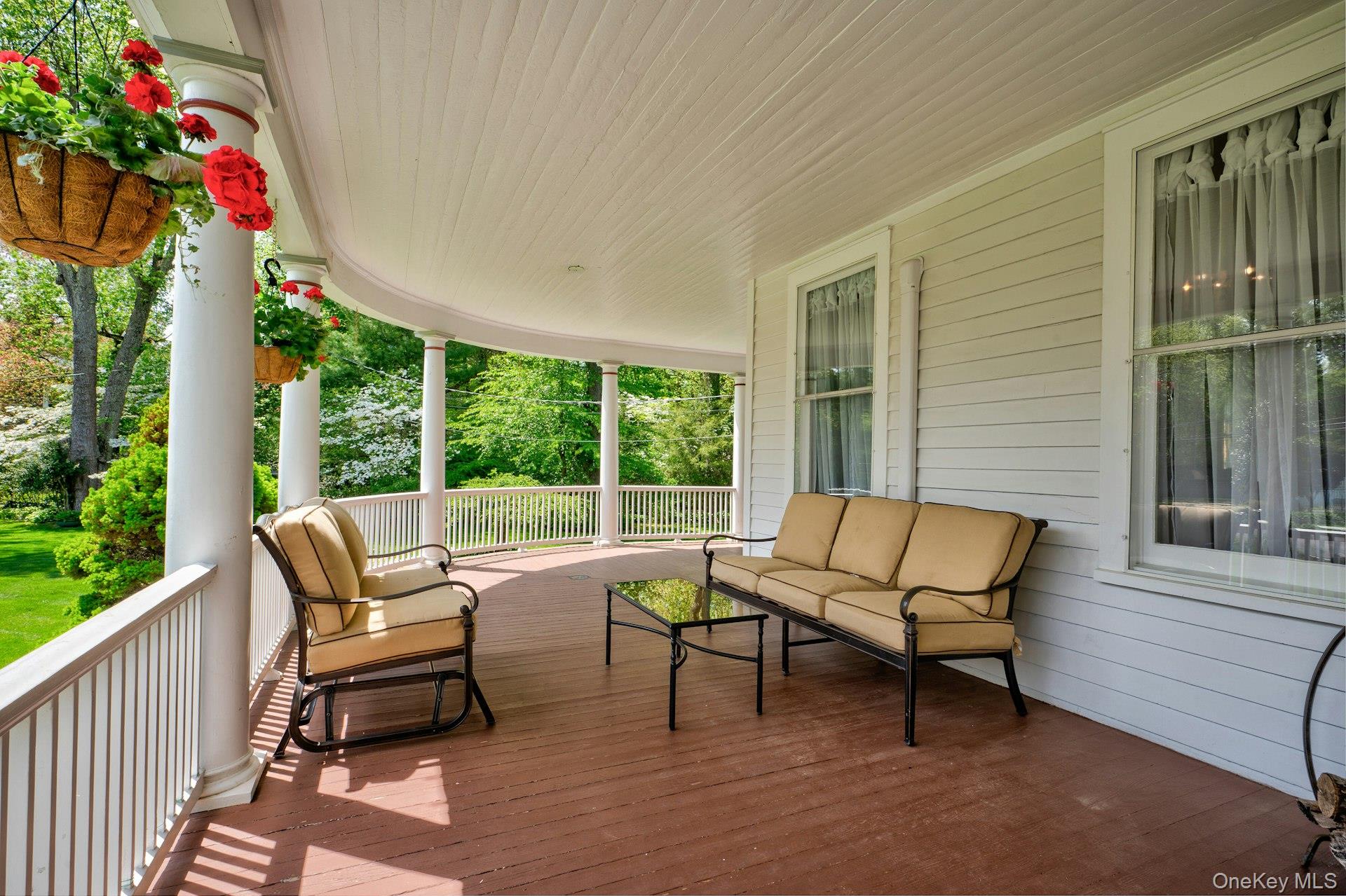 89 Duck Pond Road, Glen Cove, NY 11542