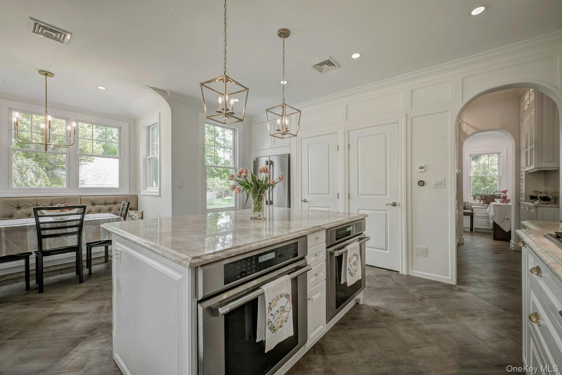 89 Duck Pond Road, Glen Cove, NY 11542