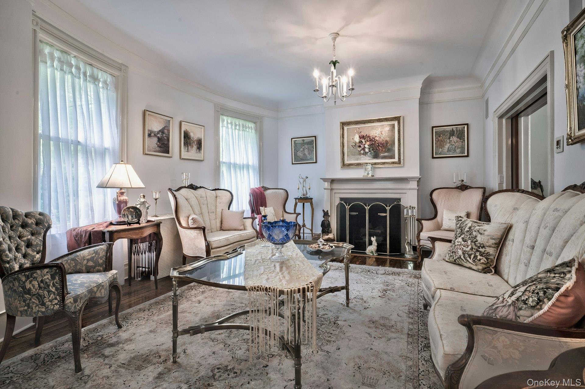 89 Duck Pond Road, Glen Cove, NY 11542