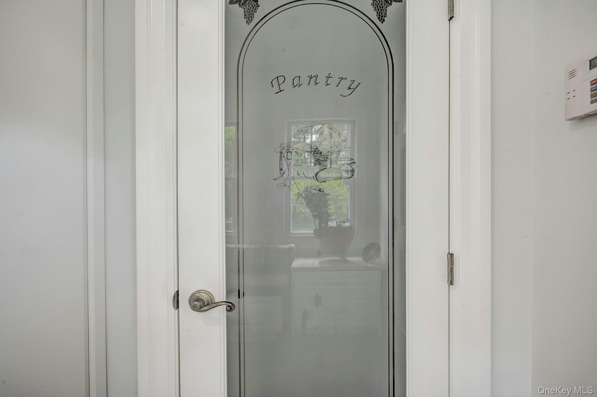 89 Duck Pond Road, Glen Cove, NY 11542