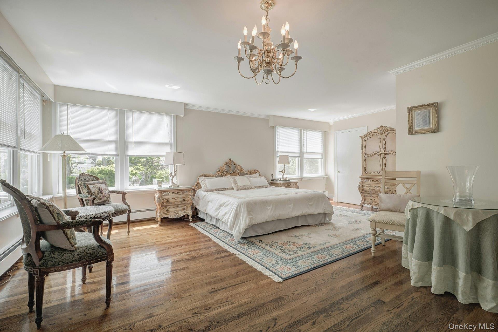 89 Duck Pond Road, Glen Cove, NY 11542