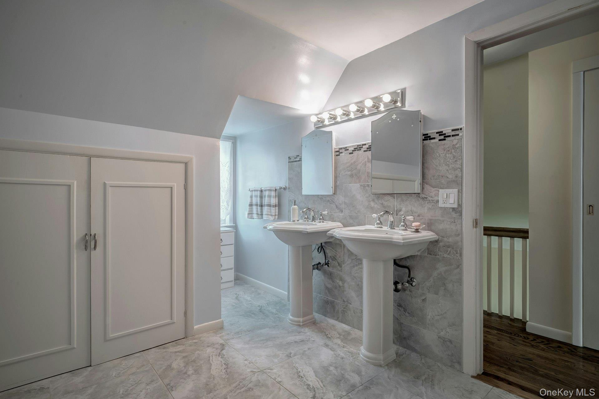 89 Duck Pond Road, Glen Cove, NY 11542