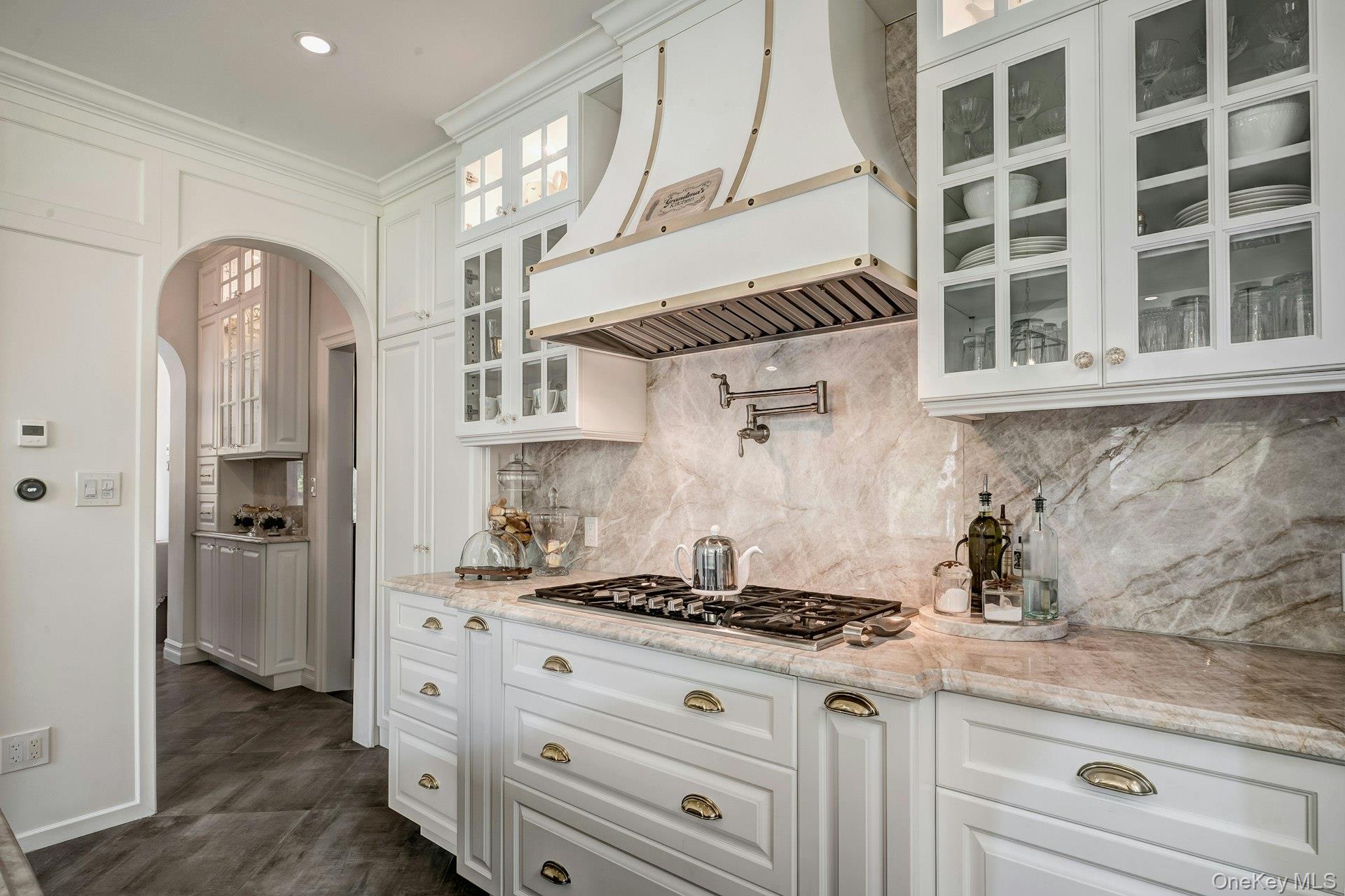 89 Duck Pond Road, Glen Cove, NY 11542