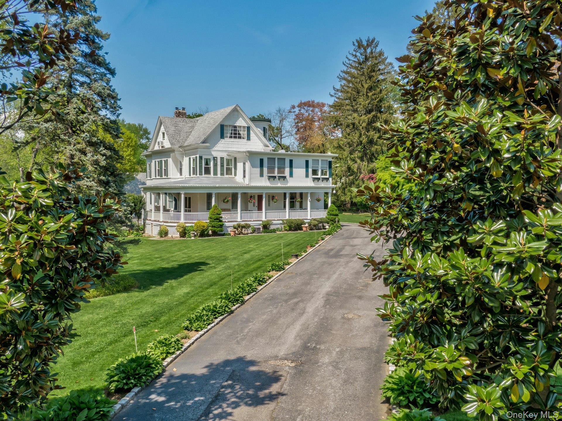 89 Duck Pond Road, Glen Cove, NY 11542