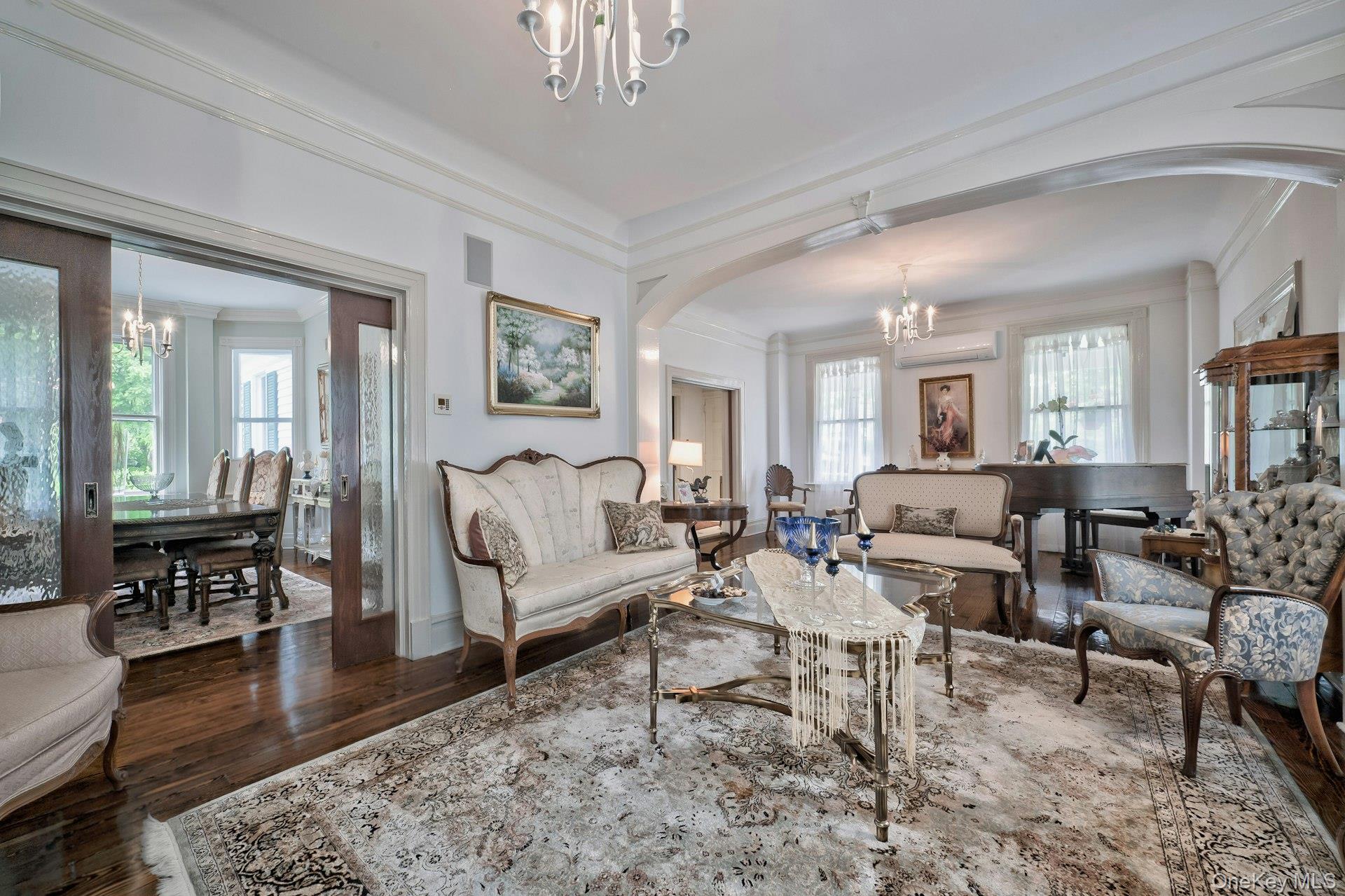 89 Duck Pond Road, Glen Cove, NY 11542