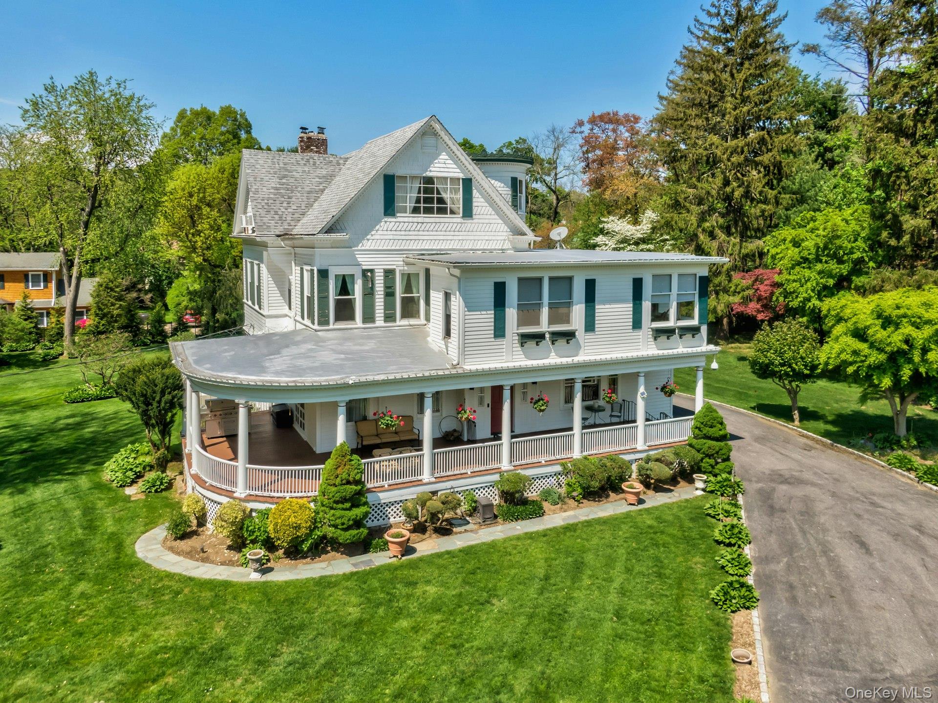 89 Duck Pond Road, Glen Cove, NY 11542