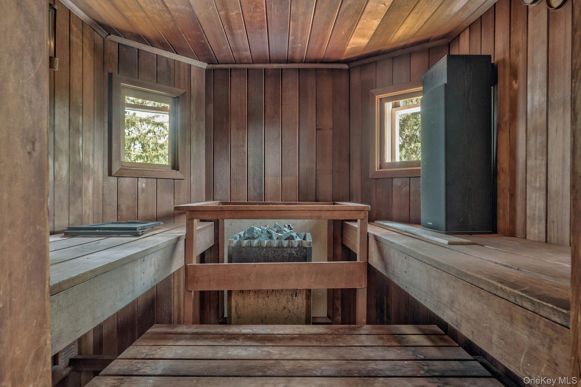 89 Duck Pond Road, Glen Cove, NY 11542