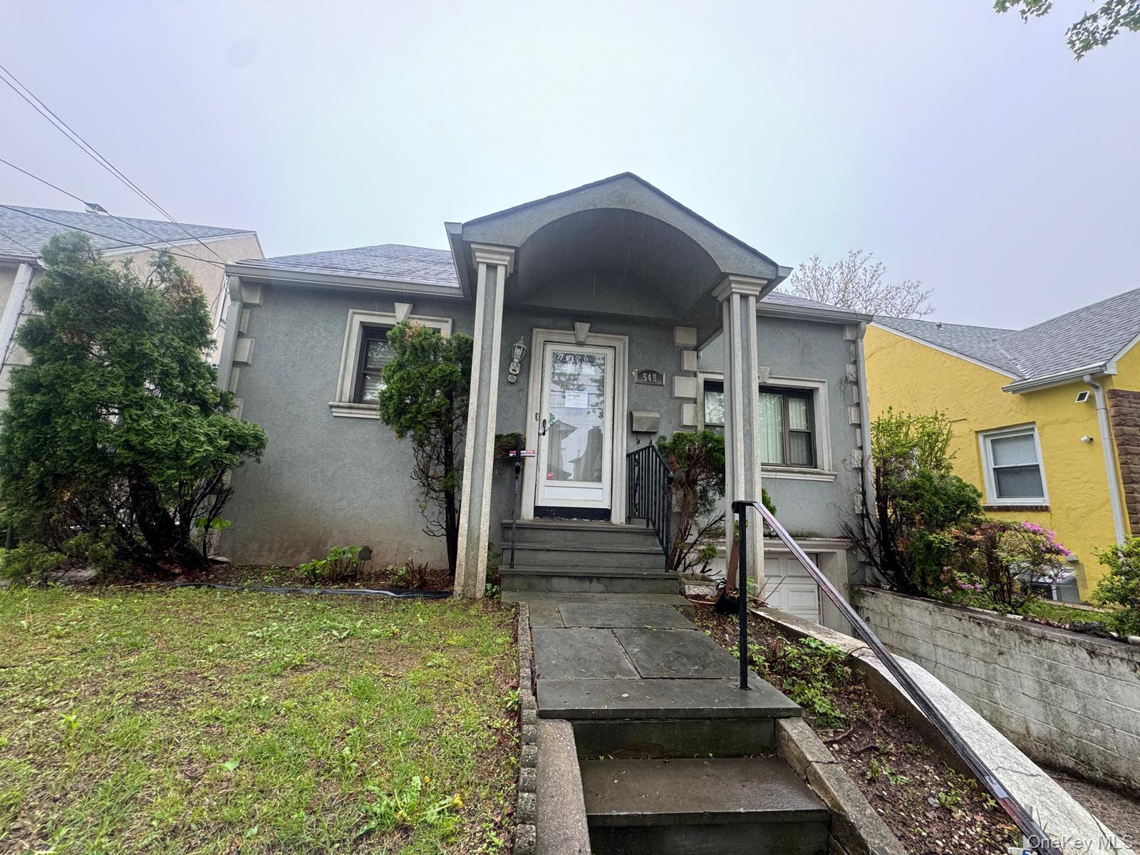 548 S 10th Avenue, Mount Vernon, NY 10550