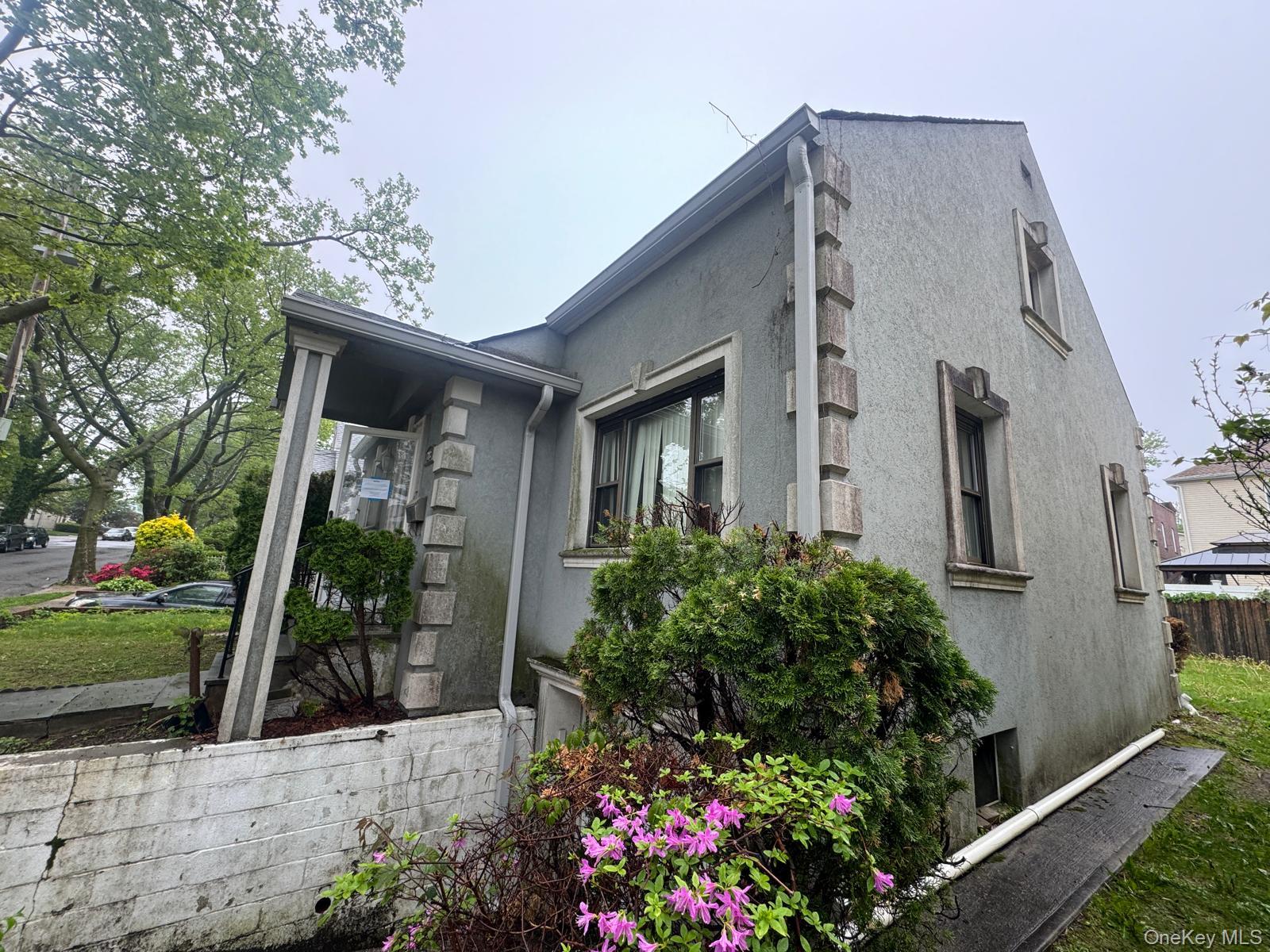 548 S 10th Avenue, Mount Vernon, NY 10550