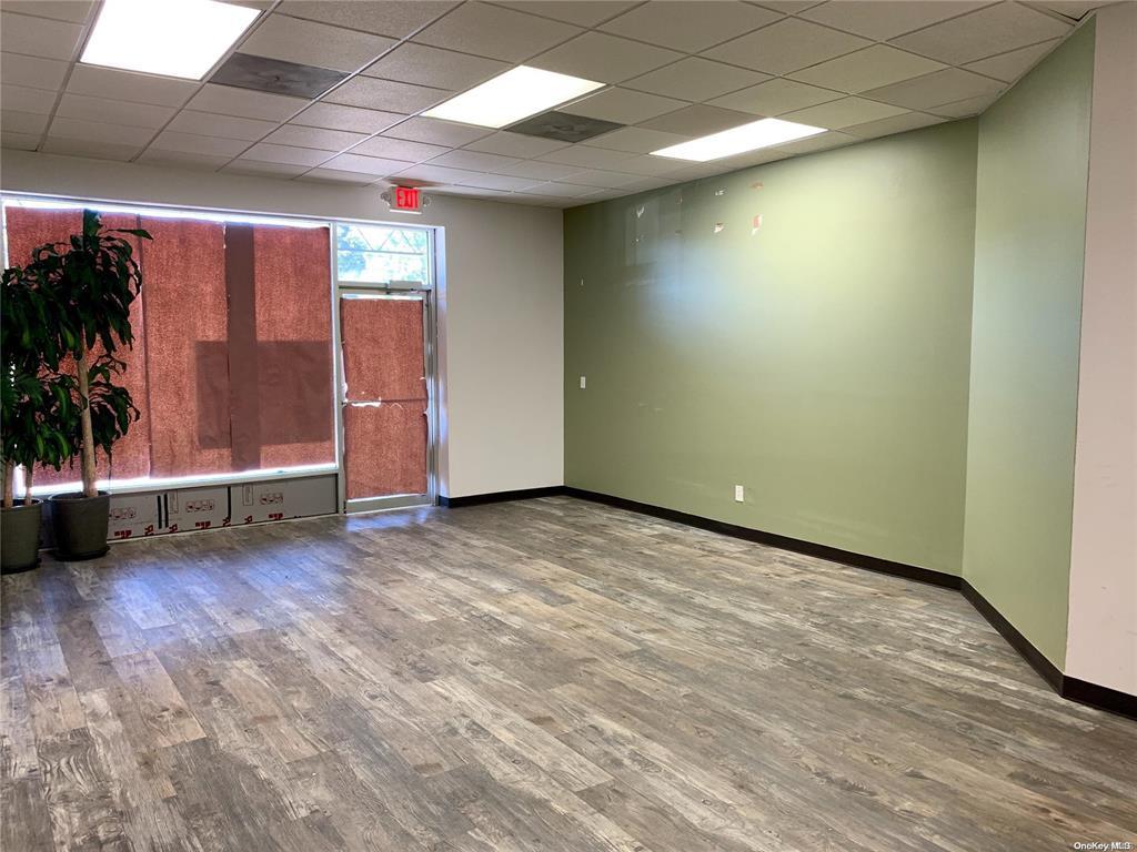 15 E Deer Park Road, Dix Hills, NY 11746