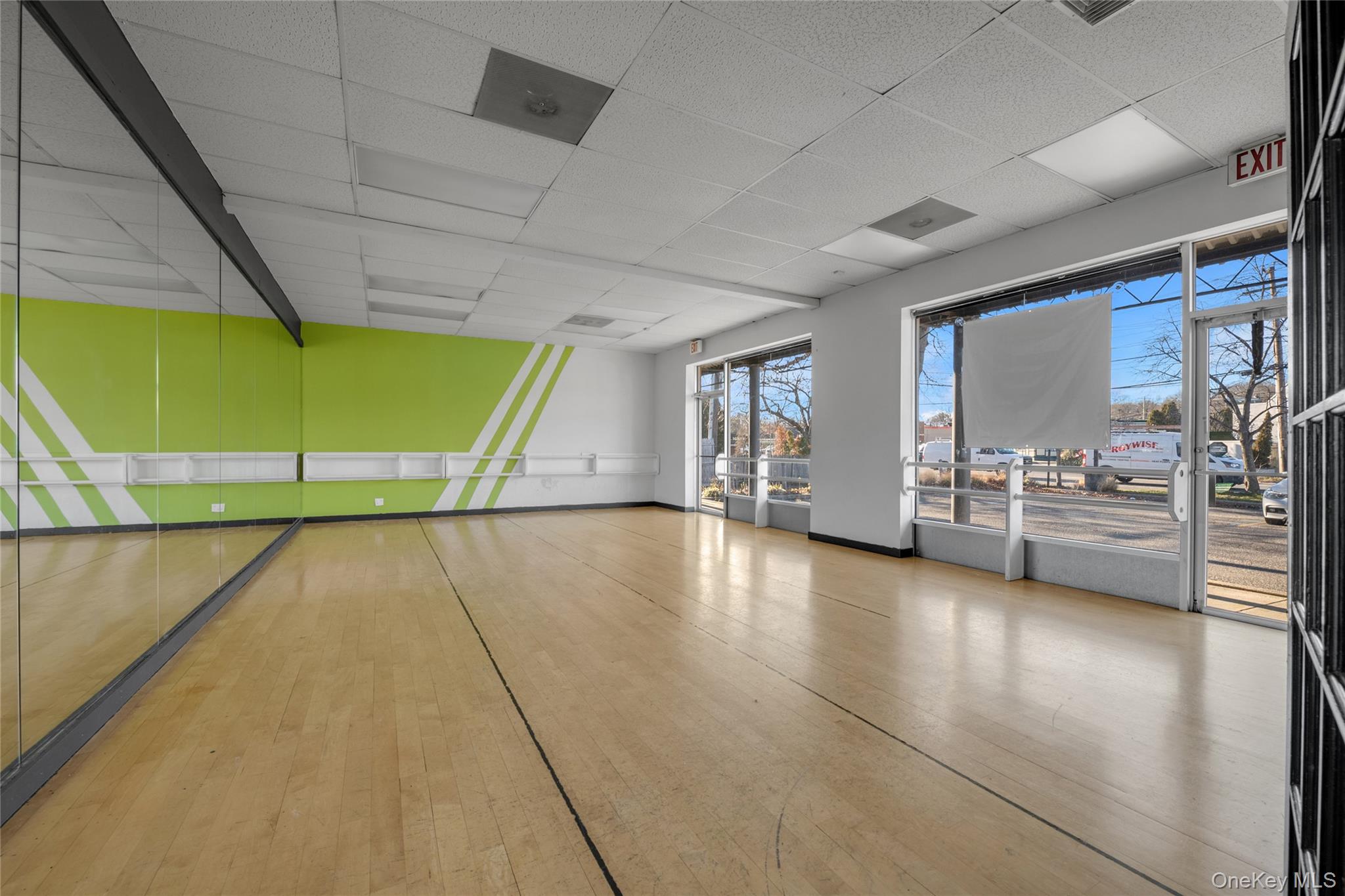 15 E Deer Park Road, Dix Hills, NY 11746