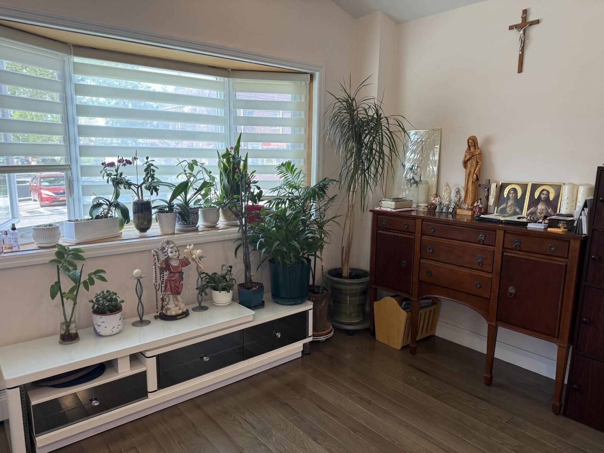 151-14 33 Avenue, Flushing, NY 11354