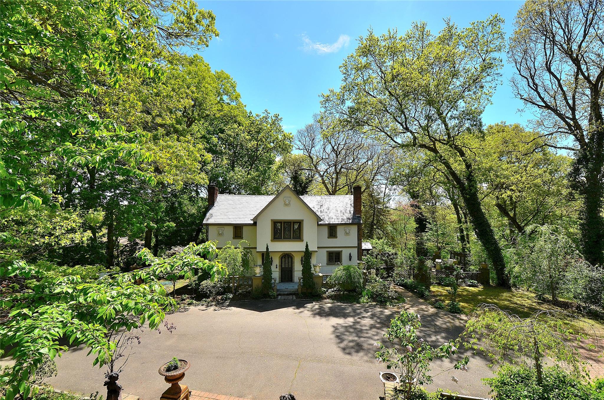 85 Dix Hills Road, Huntington, NY 11743