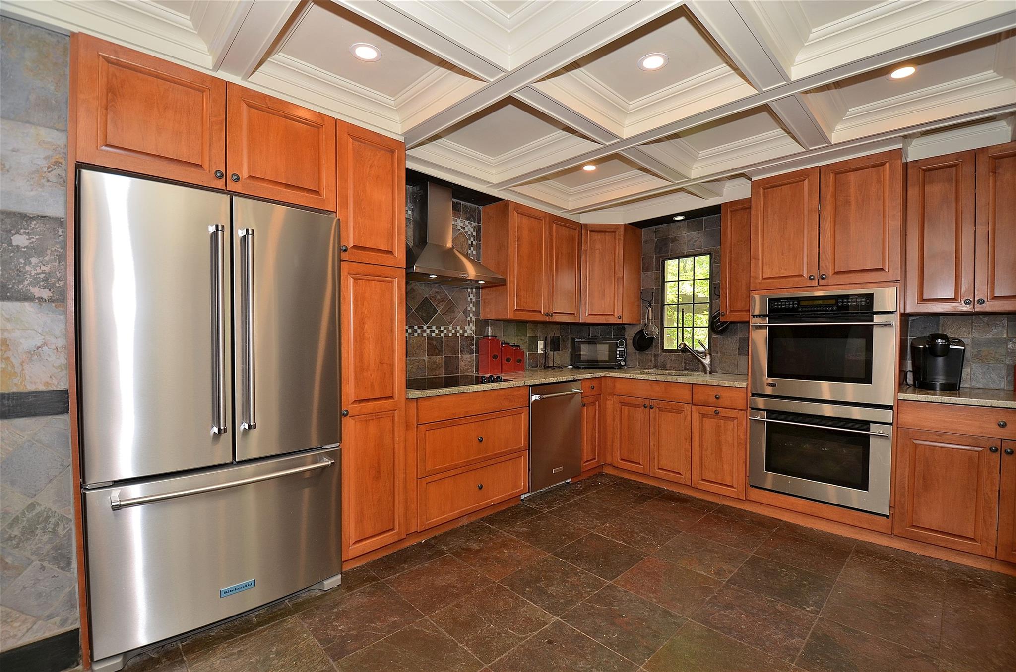 85 Dix Hills Road, Huntington, NY 11743