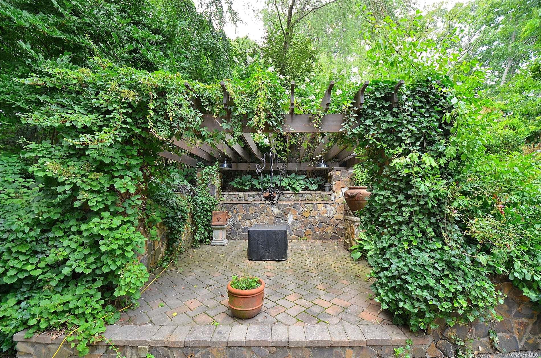 85 Dix Hills Road, Huntington, NY 11743