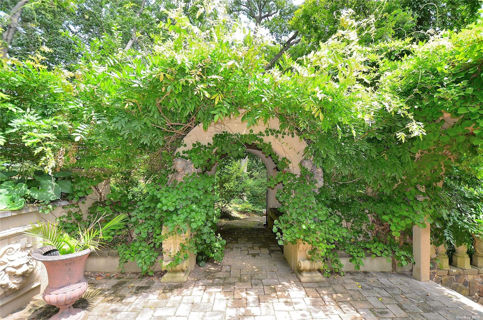 85 Dix Hills Road, Huntington, NY 11743