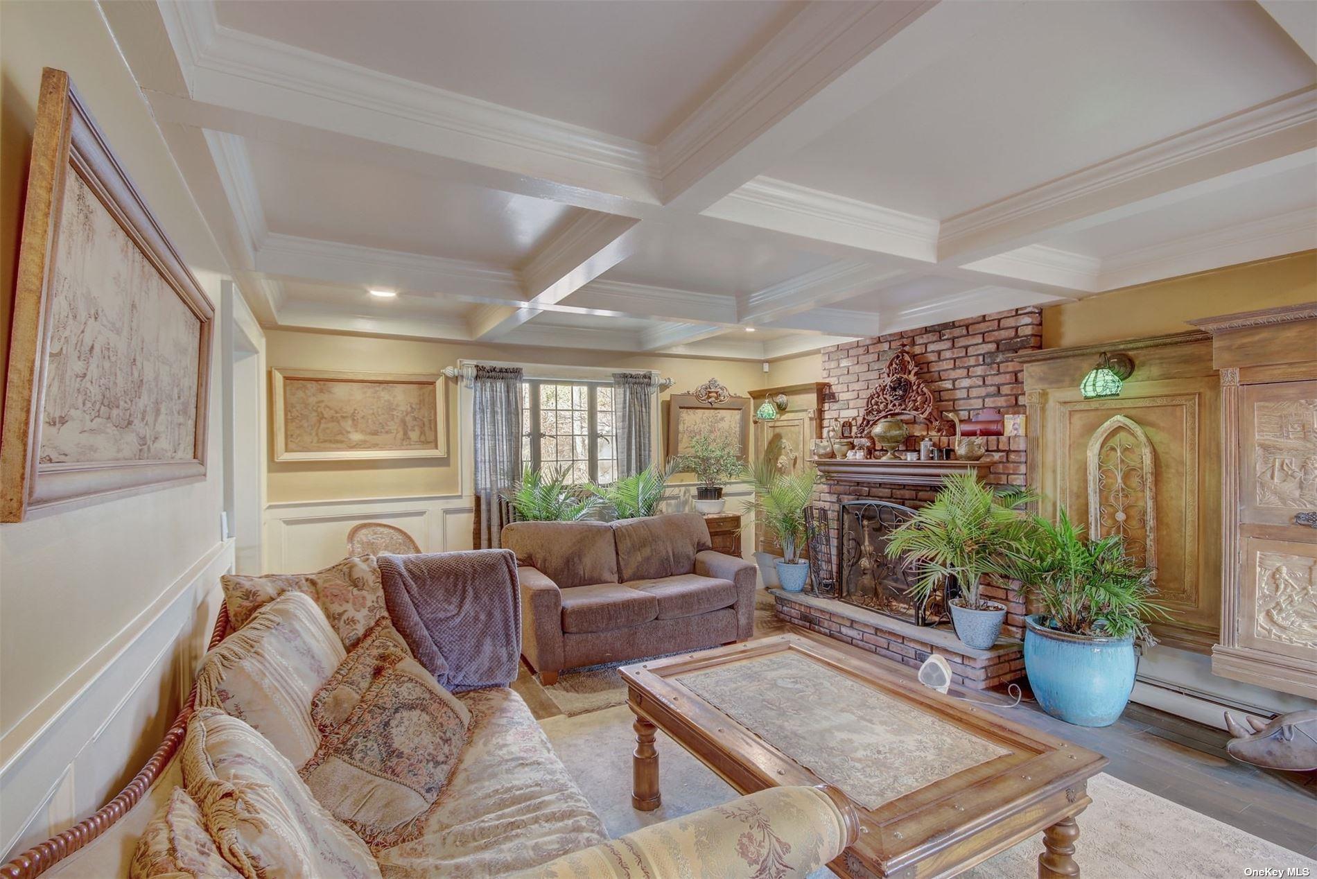 85 Dix Hills Road, Huntington, NY 11743