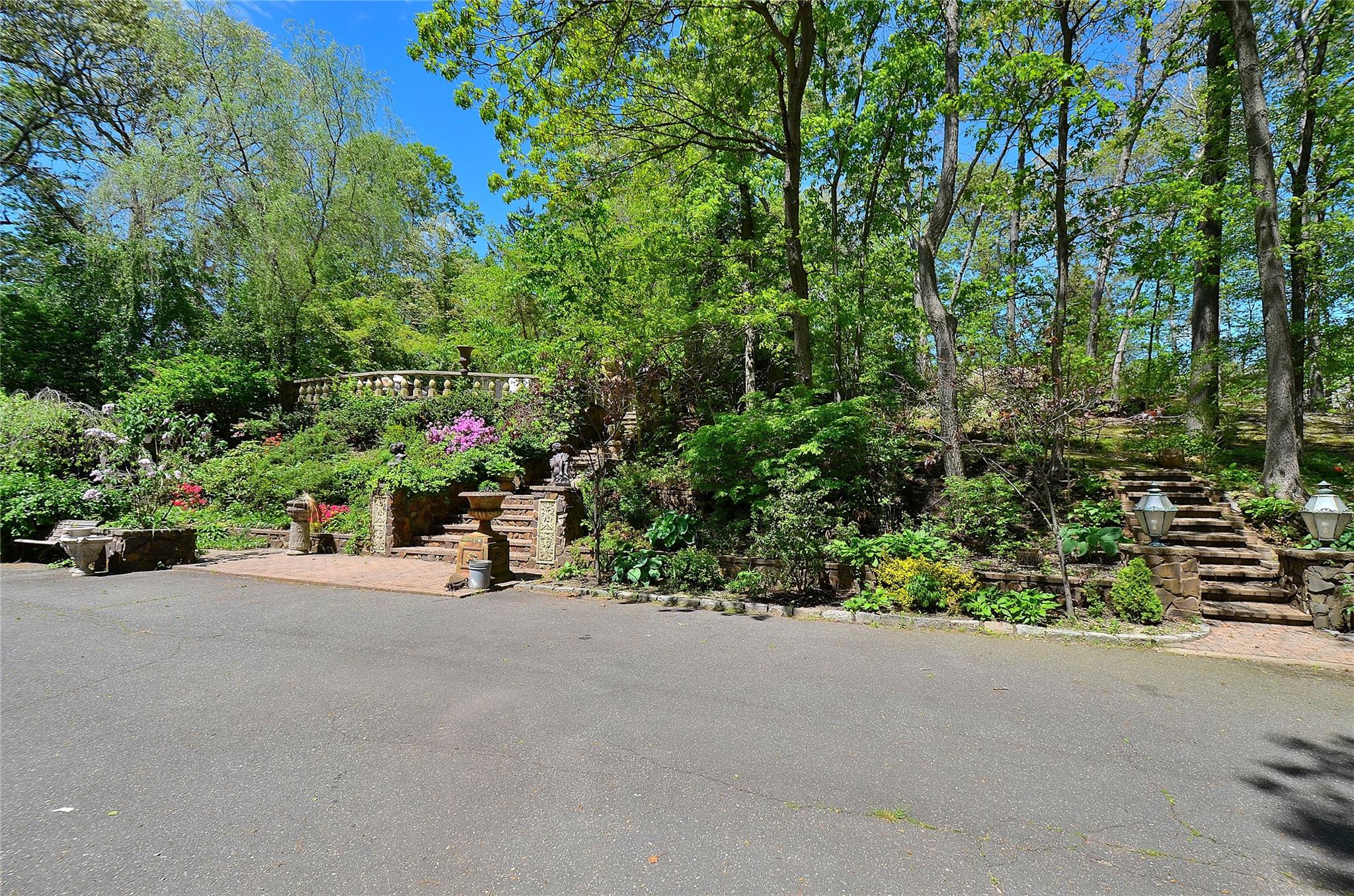 85 Dix Hills Road, Huntington, NY 11743