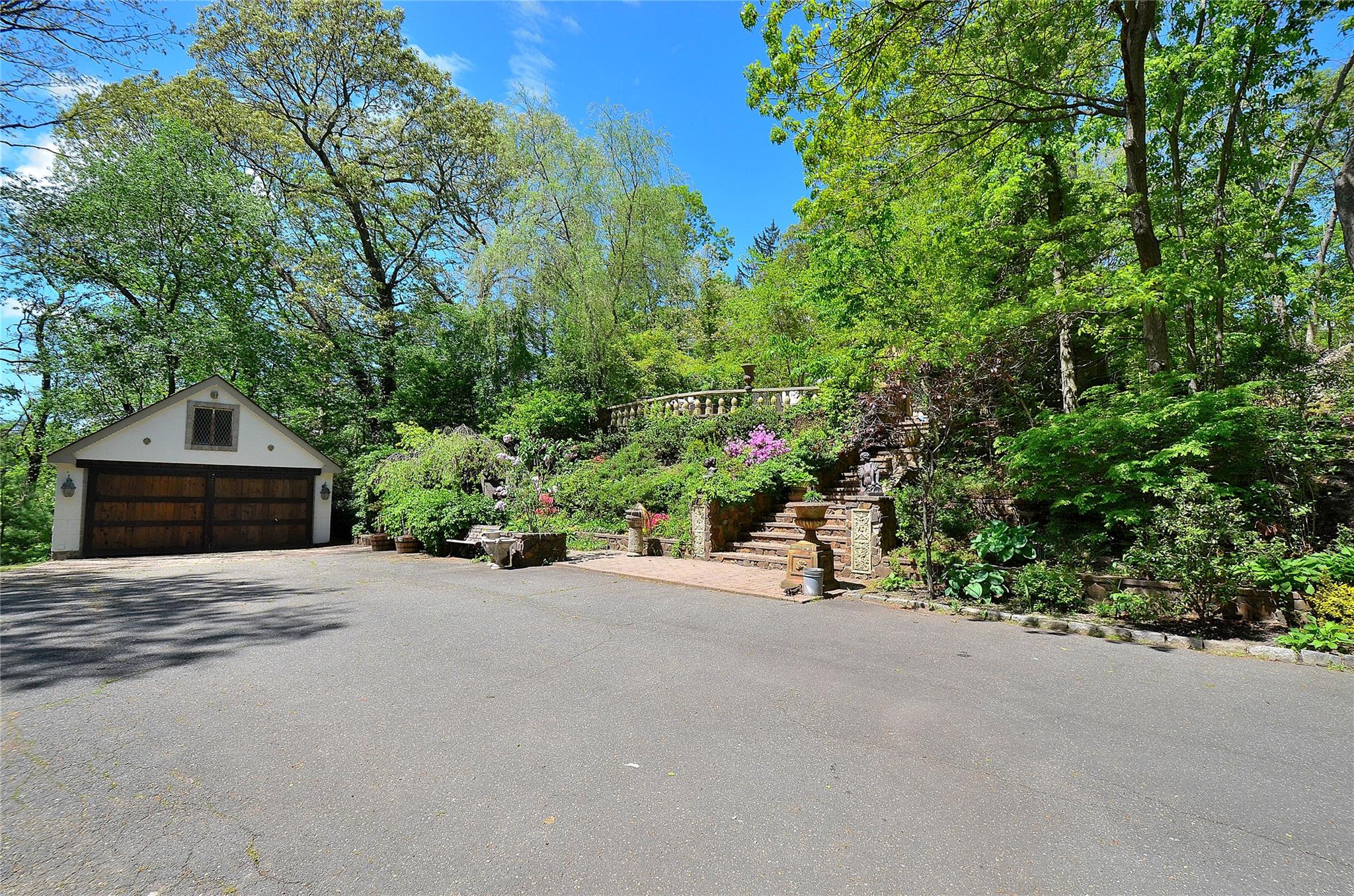 85 Dix Hills Road, Huntington, NY 11743