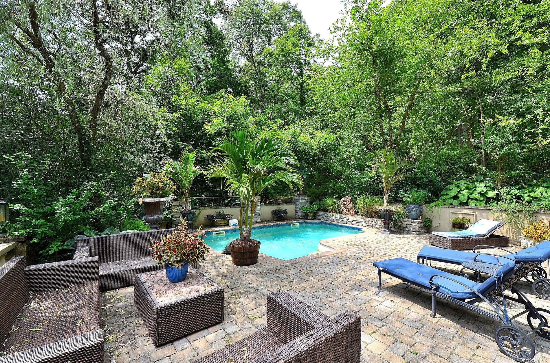 85 Dix Hills Road, Huntington, NY 11743