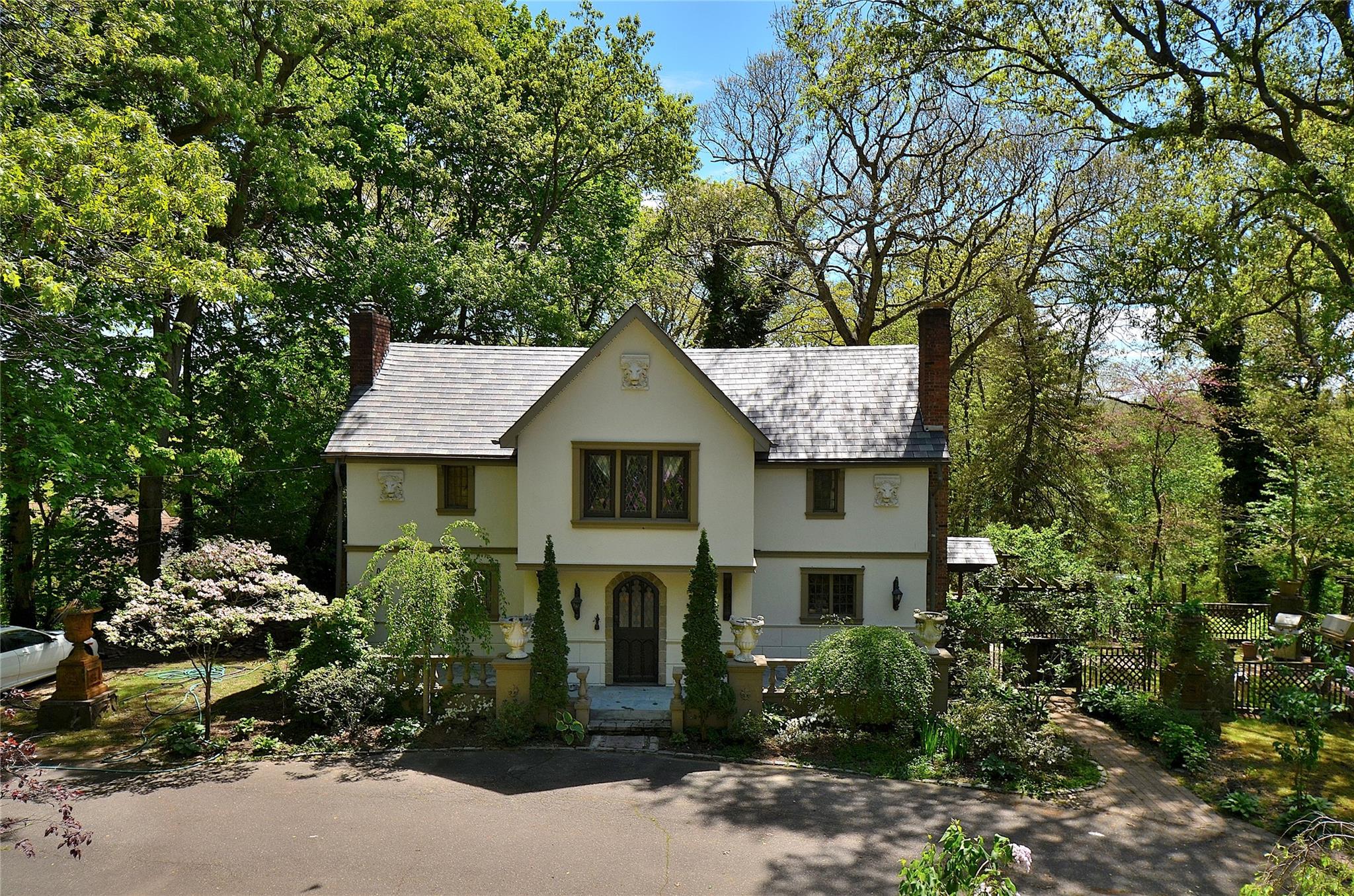 85 Dix Hills Road, Huntington, NY 11743