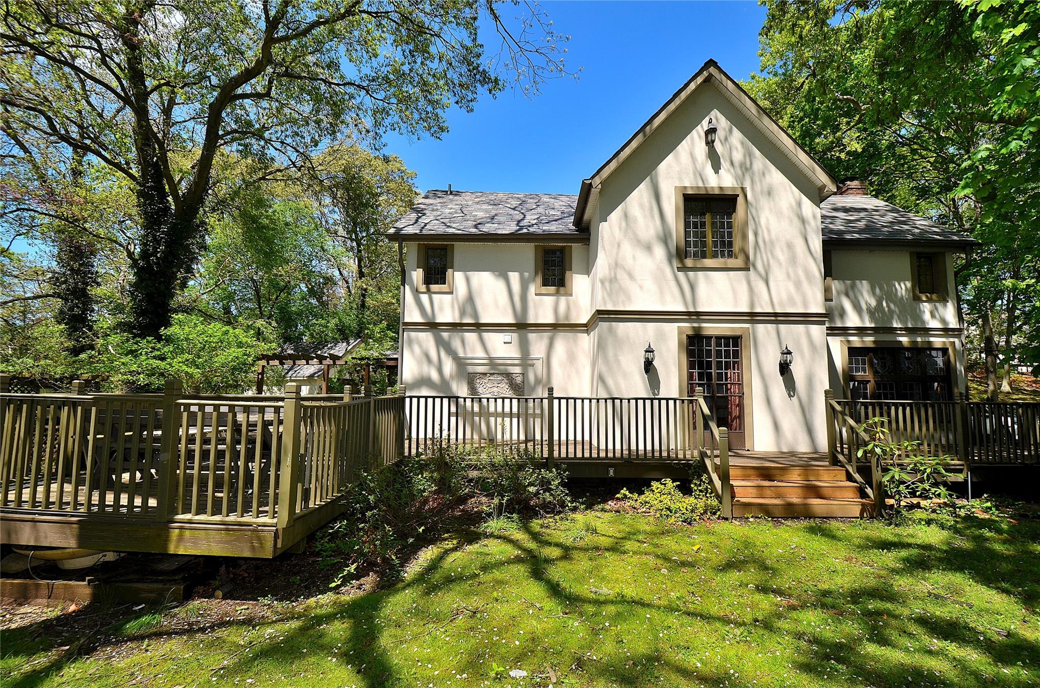 85 Dix Hills Road, Huntington, NY 11743