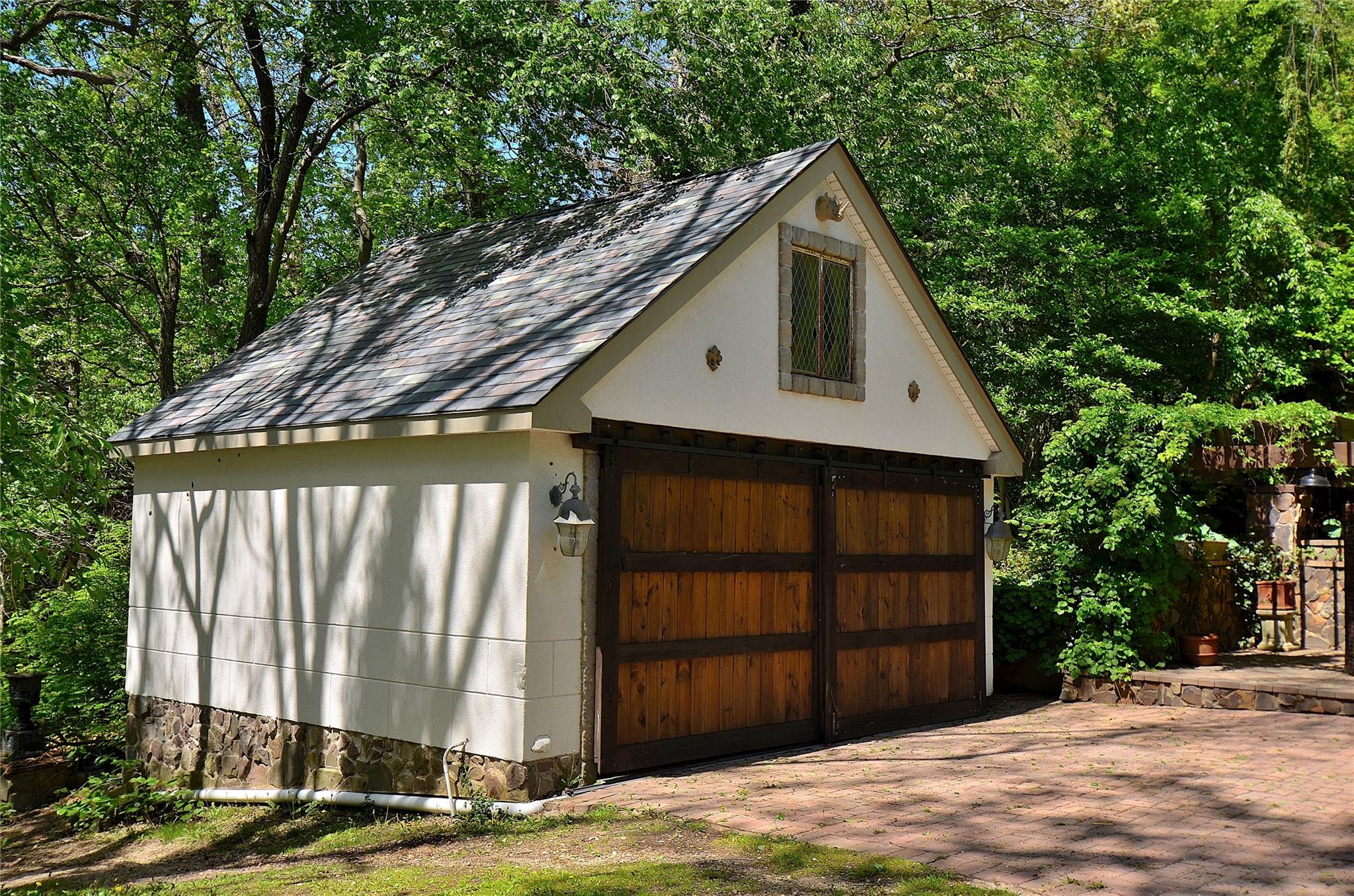 85 Dix Hills Road, Huntington, NY 11743