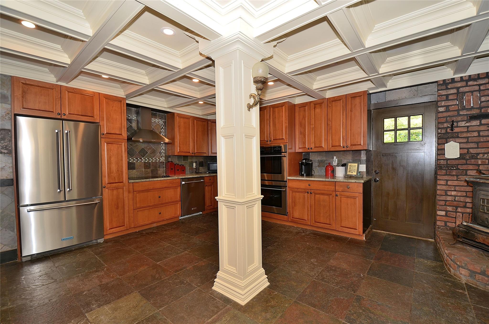 85 Dix Hills Road, Huntington, NY 11743