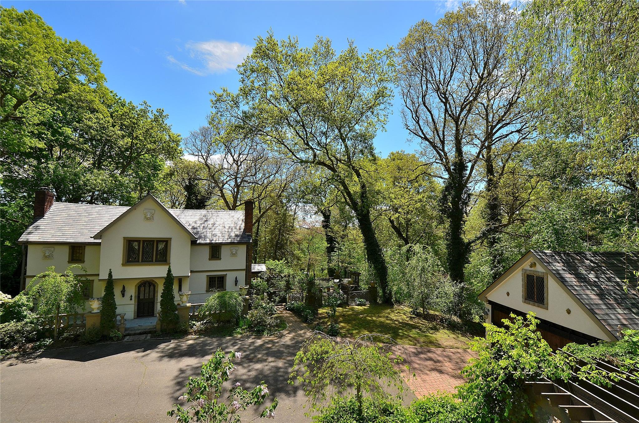 85 Dix Hills Road, Huntington, NY 11743