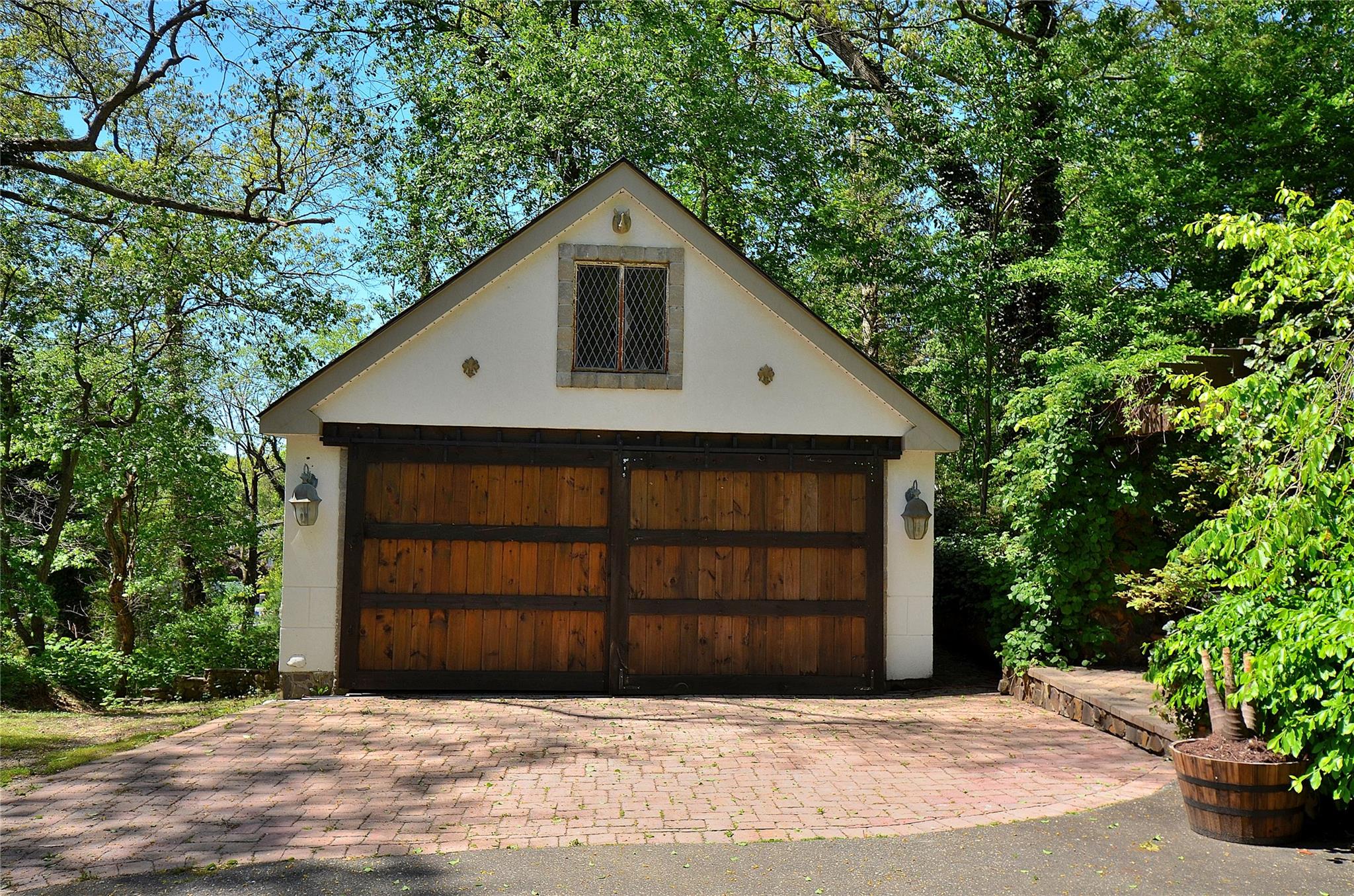 85 Dix Hills Road, Huntington, NY 11743