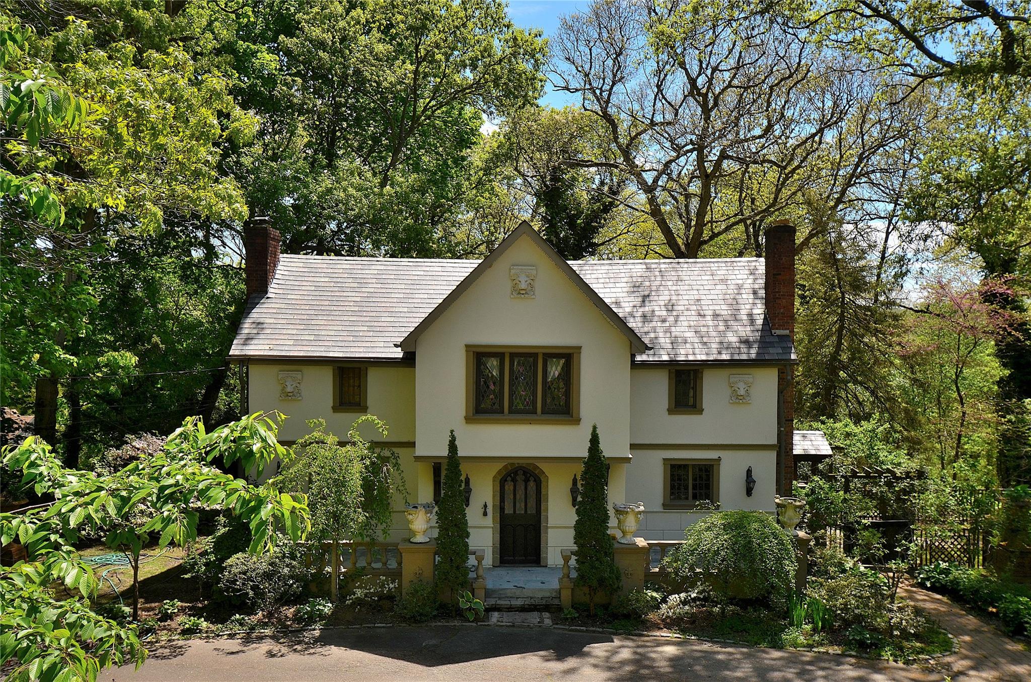 85 Dix Hills Road, Huntington, NY 11743