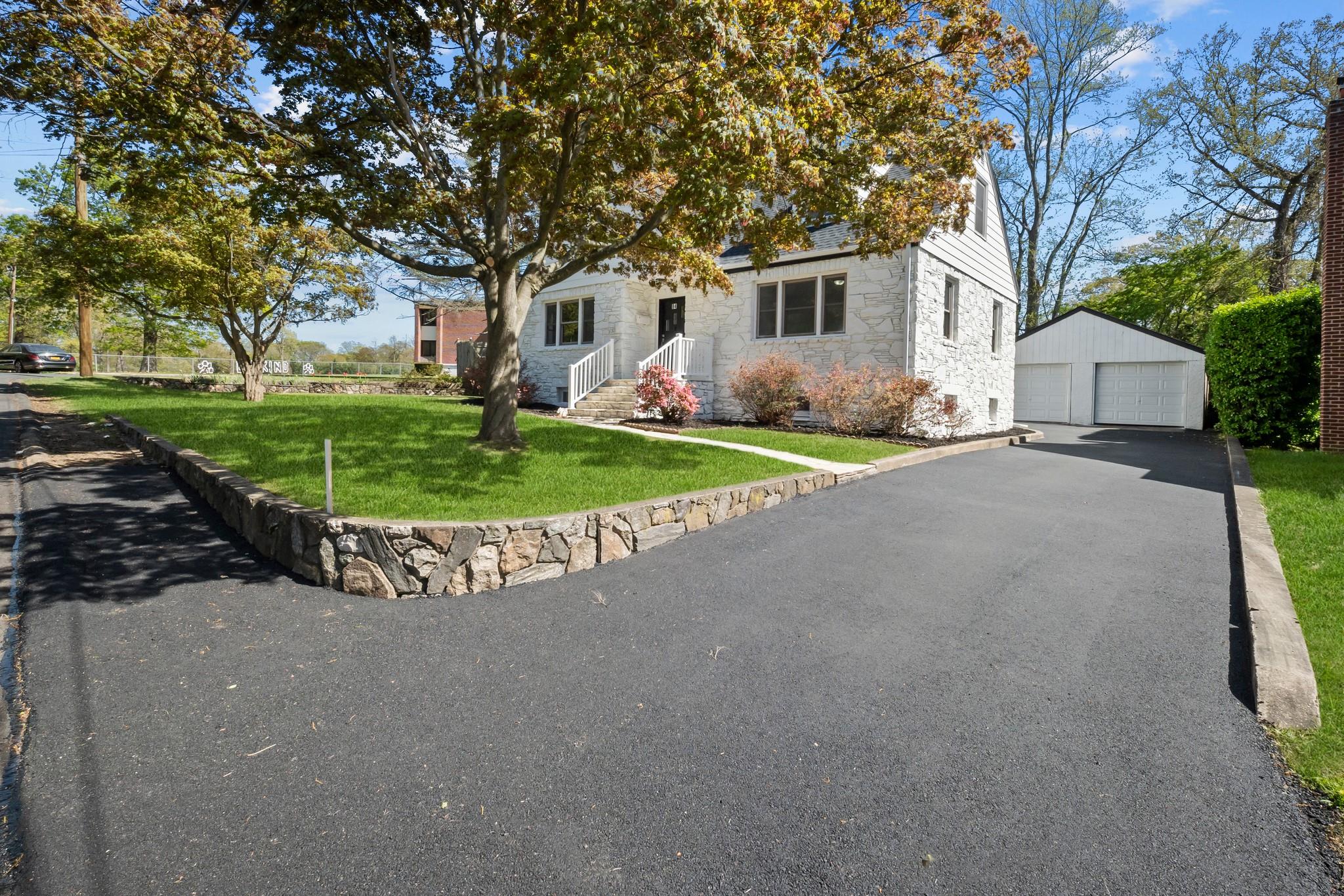 84 E 19th Street, Huntington Station, NY 11746