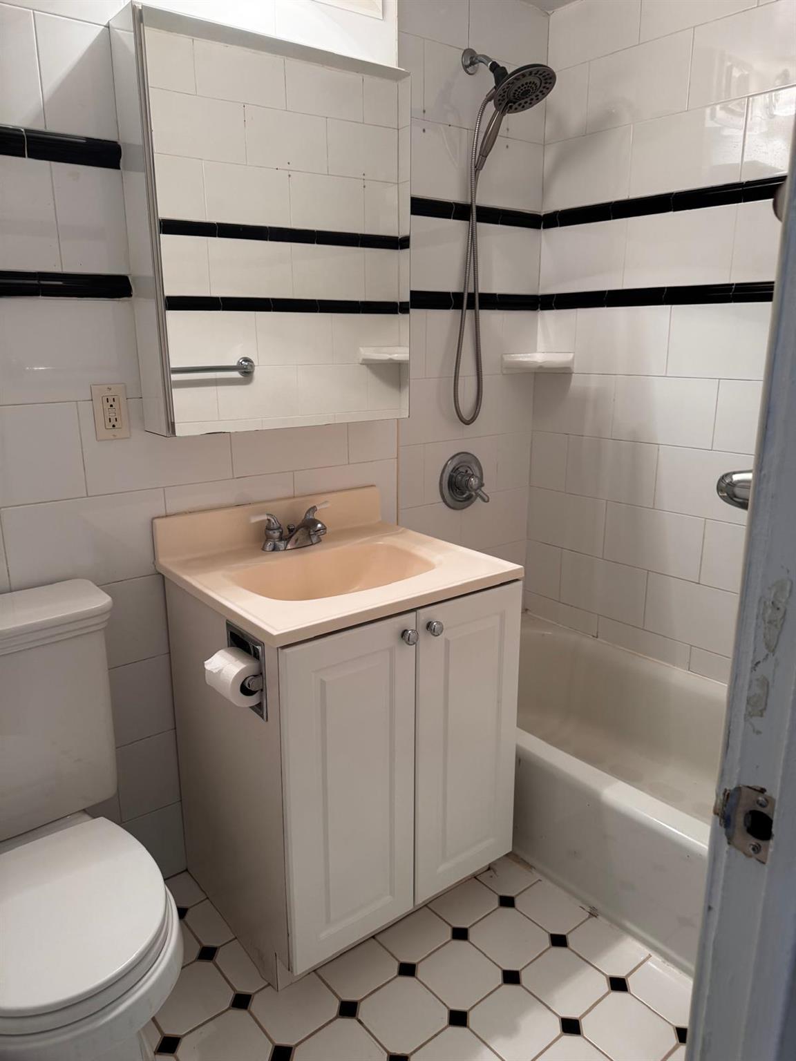 9825 64th Road # 5F, Rego Park, NY 11374