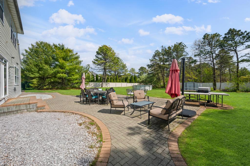 4 Taylor Lane, Medford, NY 11763