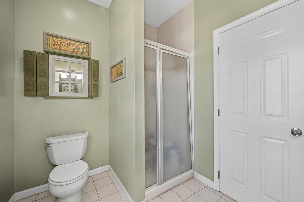 4 Taylor Lane, Medford, NY 11763