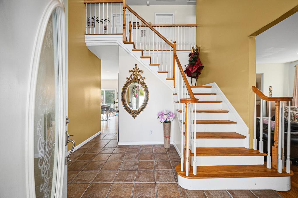4 Taylor Lane, Medford, NY 11763