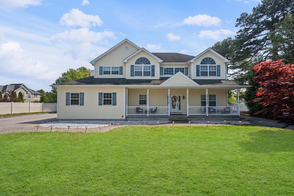 4 Taylor Lane, Medford, NY 11763
