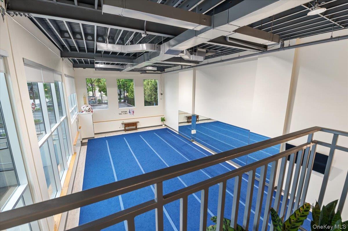 391 W Jericho Turnpike, Huntington, NY 11753