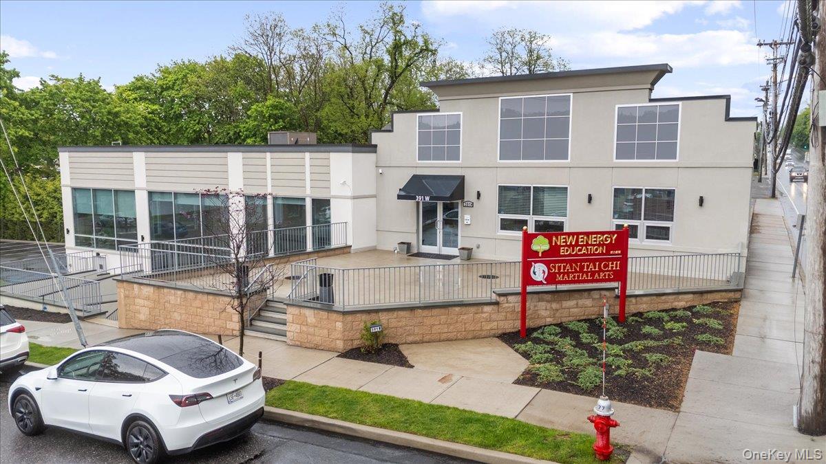 391 W Jericho Turnpike, Huntington, NY 11753