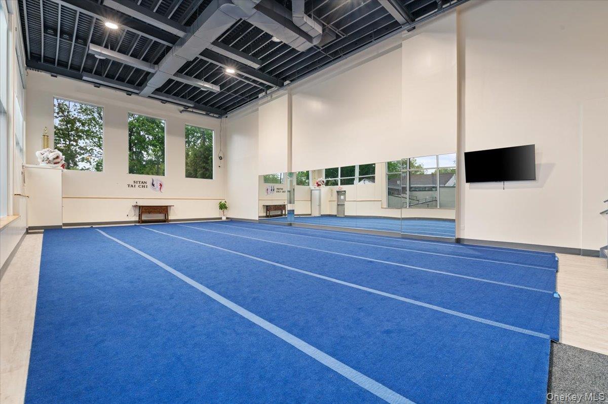 391 W Jericho Turnpike, Huntington, NY 11753