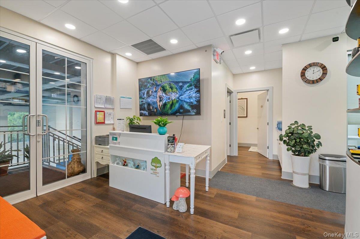 391 W Jericho Turnpike, Huntington, NY 11753