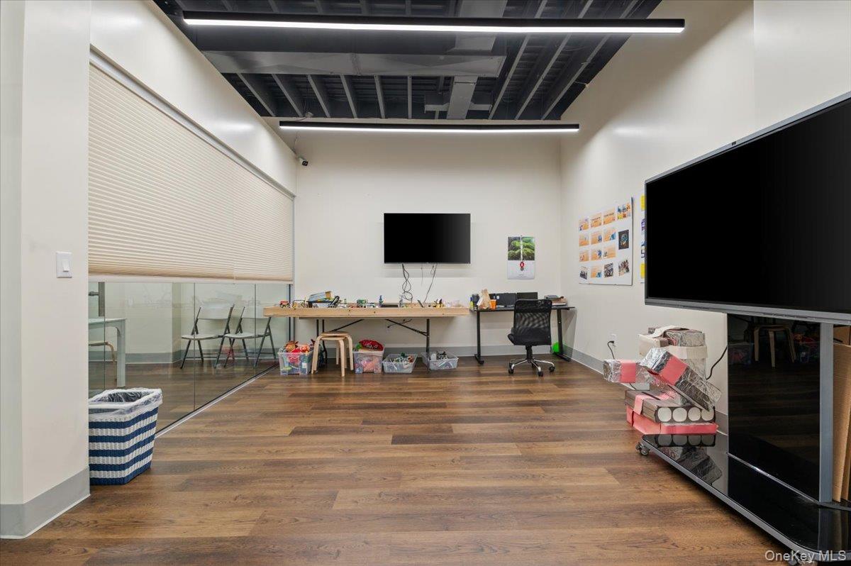 391 W Jericho Turnpike, Huntington, NY 11753