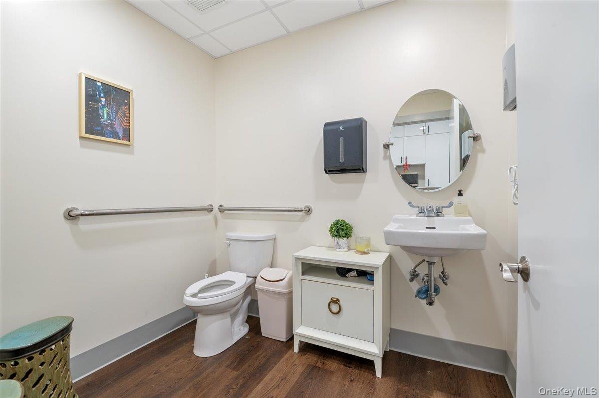 391 W Jericho Turnpike, Huntington, NY 11753