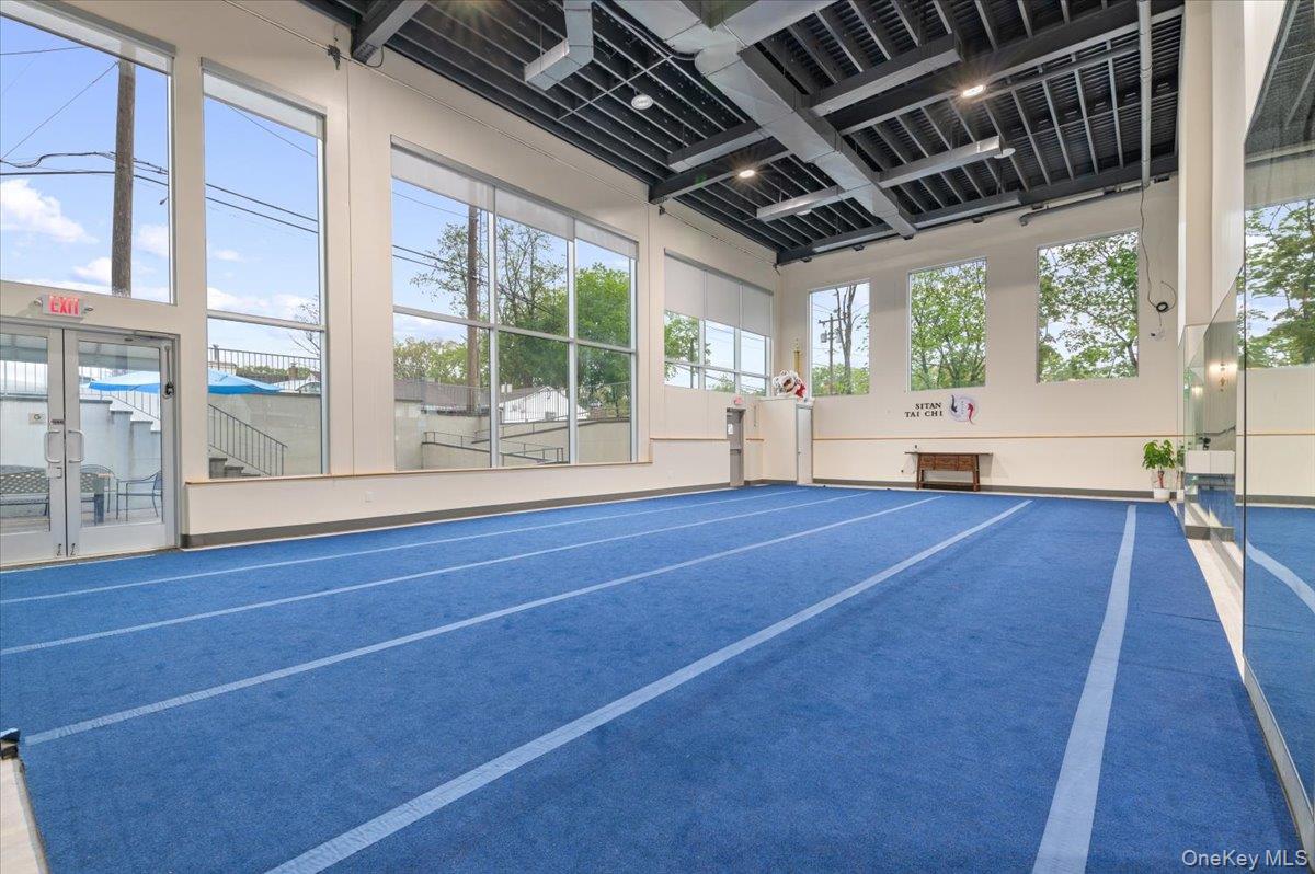 391 W Jericho Turnpike, Huntington, NY 11753