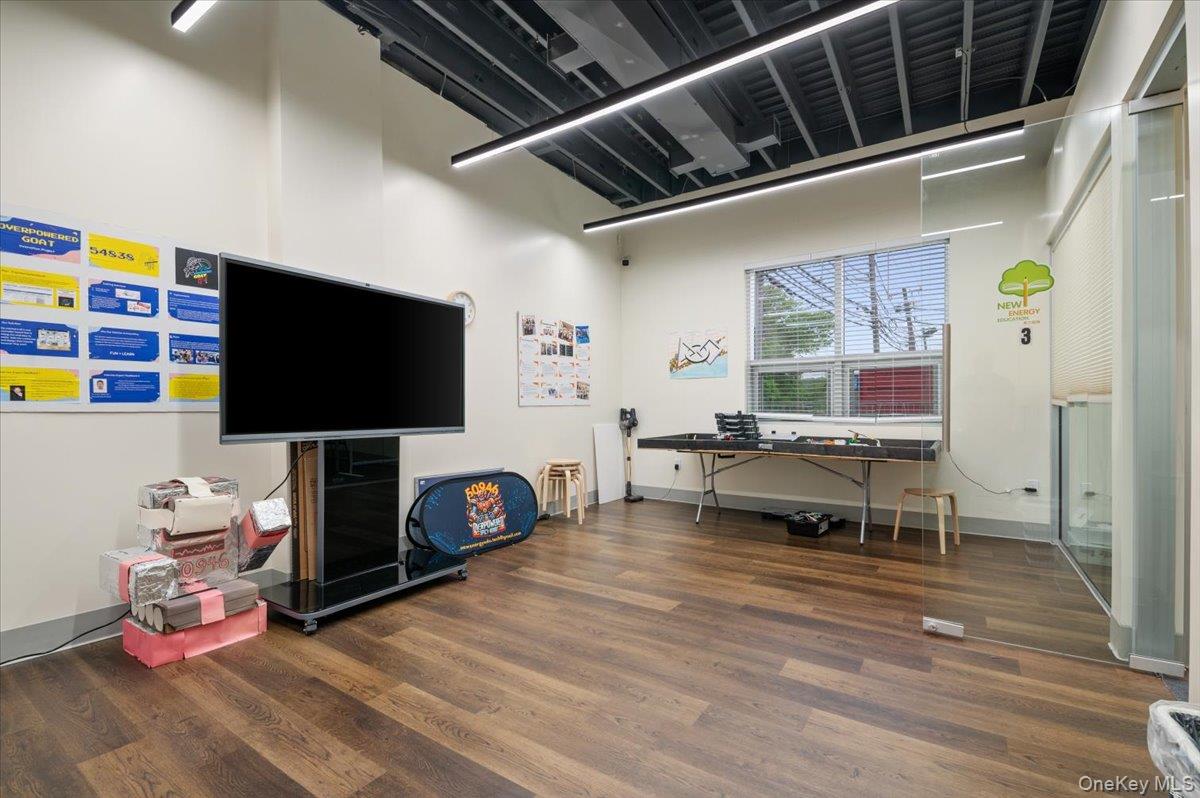 391 W Jericho Turnpike, Huntington, NY 11753