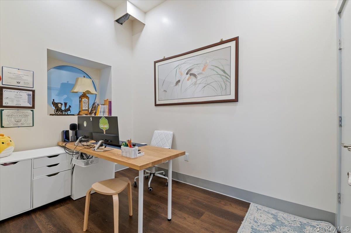 391 W Jericho Turnpike, Huntington, NY 11753