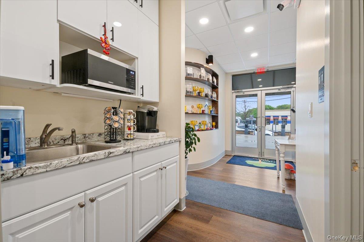 391 W Jericho Turnpike, Huntington, NY 11753