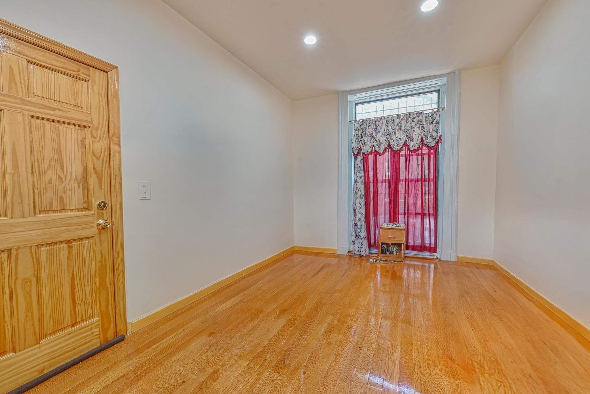 372 Grand Avenue, Brooklyn, NY 11238