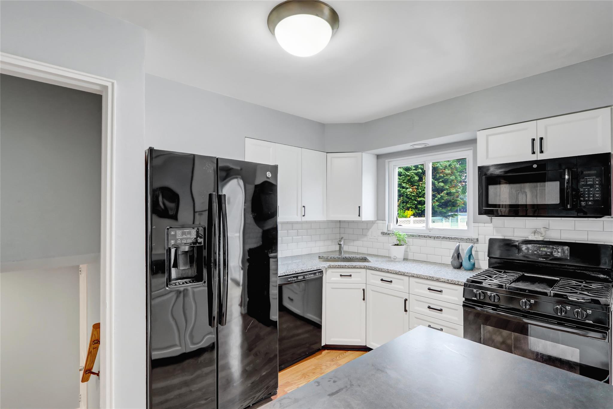 42 Briarwood Lane, Plainview, NY 11803