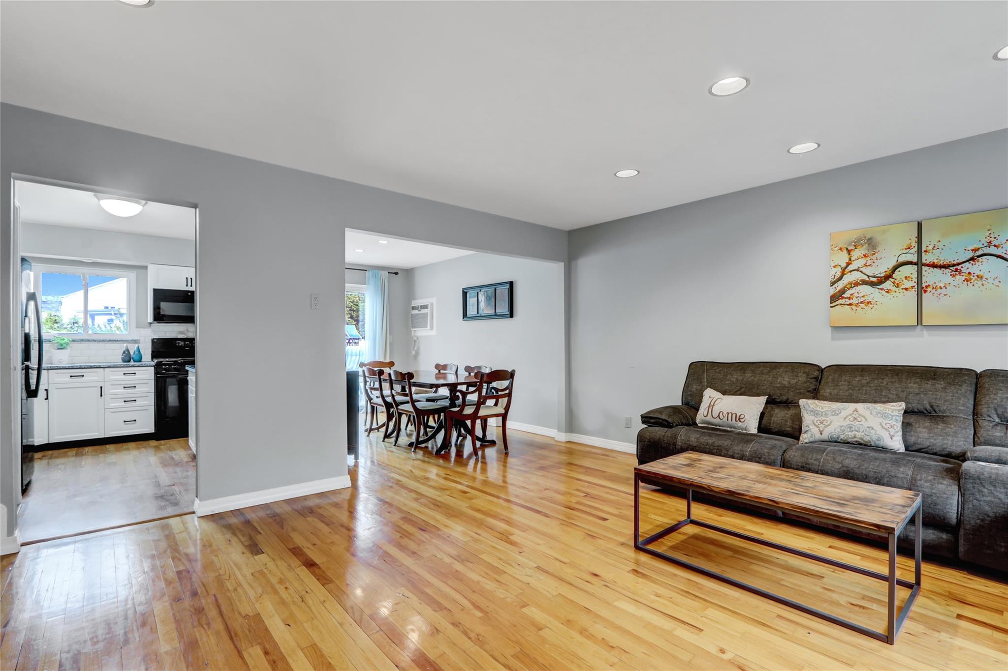 42 Briarwood Lane, Plainview, NY 11803